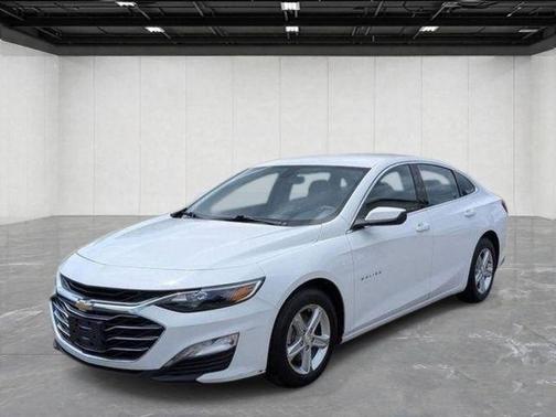Summit White 2022 Chevrolet Malibu LT