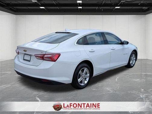 Summit White 2022 Chevrolet Malibu LT