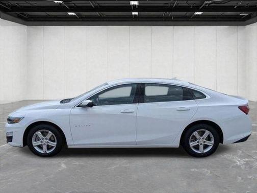 Summit White 2022 Chevrolet Malibu LT