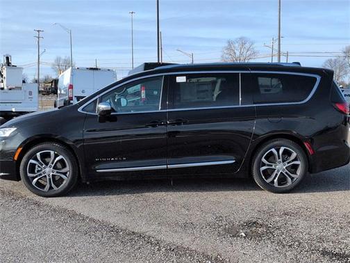 2026 Chrysler Pacifica Pinnacle