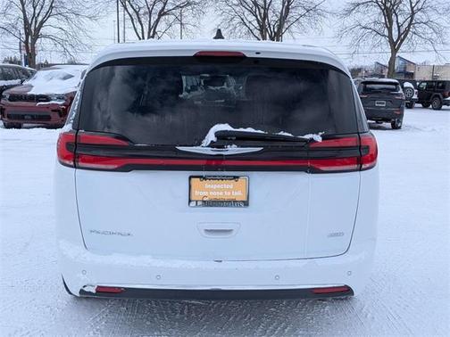 2023 Chrysler Pacifica Touring-L