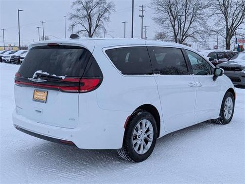 2023 Chrysler Pacifica Touring-L