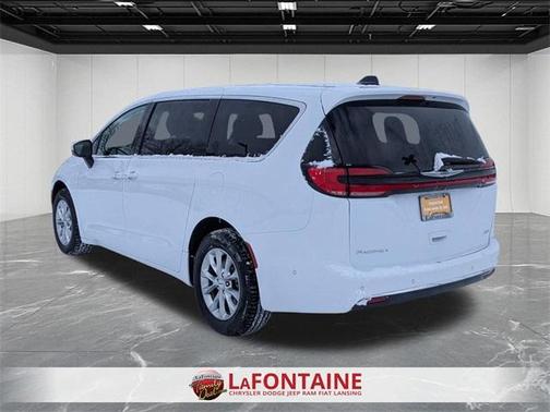 2023 Chrysler Pacifica Touring-L