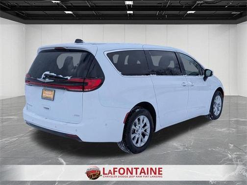 2023 Chrysler Pacifica Touring-L