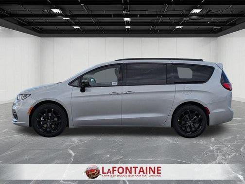 Silver Mist Clearcoat 2026 Chrysler Pacifica Select