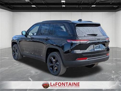 2025 Jeep Grand Cherokee Laredo