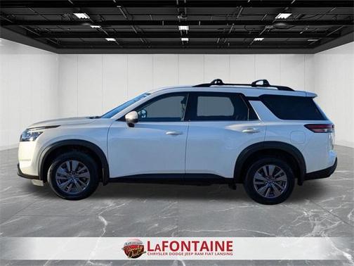 2022 Nissan Pathfinder SV