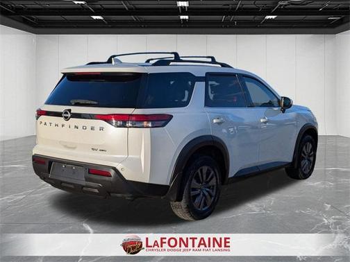 2022 Nissan Pathfinder SV