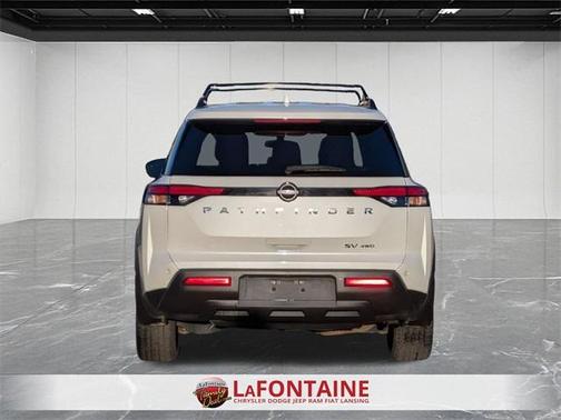 2022 Nissan Pathfinder SV