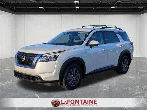 2022 Nissan Pathfinder SV