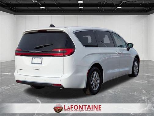 2024 Chrysler Pacifica Touring-L