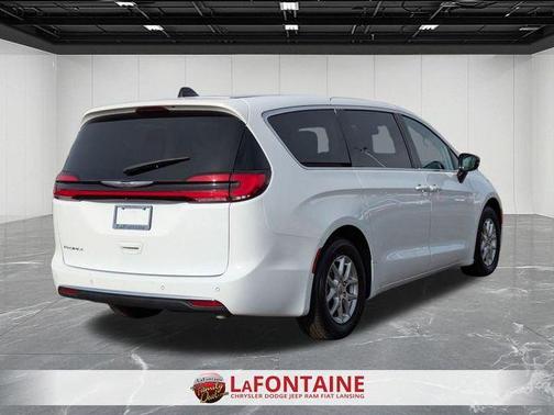 2024 Chrysler Pacifica Touring-L
