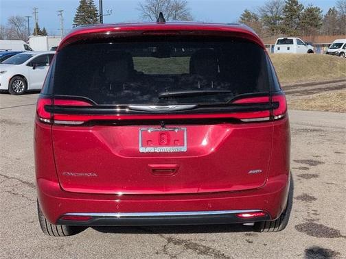2026 Chrysler Pacifica Select