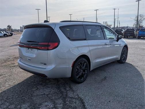 2026 Chrysler Pacifica Select