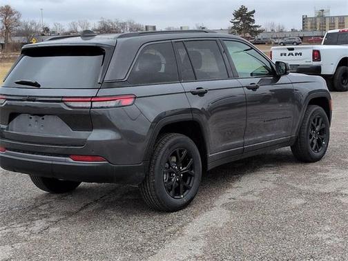 2026 Jeep Grand Cherokee Laredo