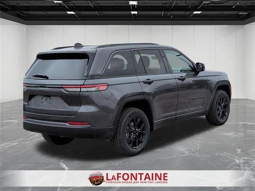 2026 Jeep Grand Cherokee Laredo