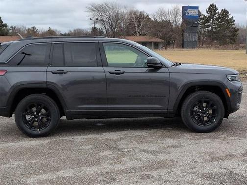 2026 Jeep Grand Cherokee Laredo