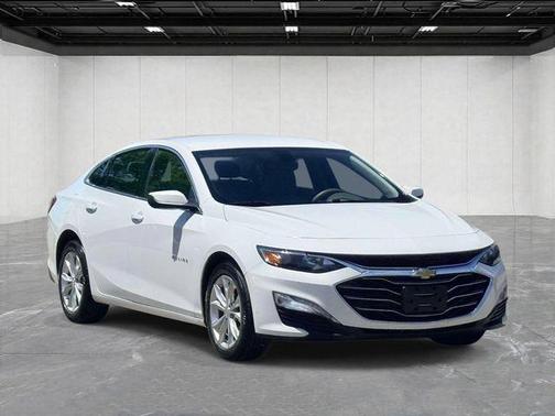 Summit White 2022 Chevrolet Malibu LT
