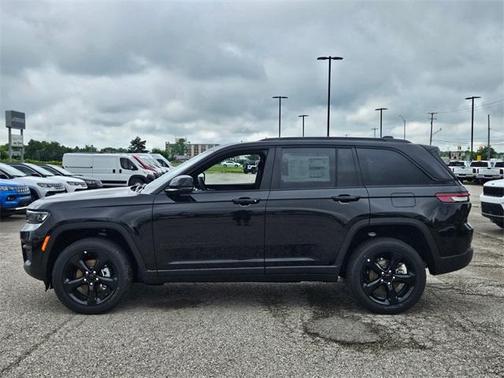 2025 Jeep Grand Cherokee Laredo