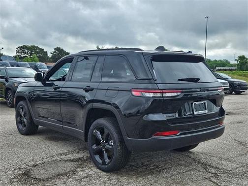 2025 Jeep Grand Cherokee Laredo