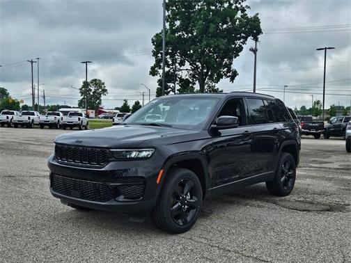 2025 Jeep Grand Cherokee Laredo