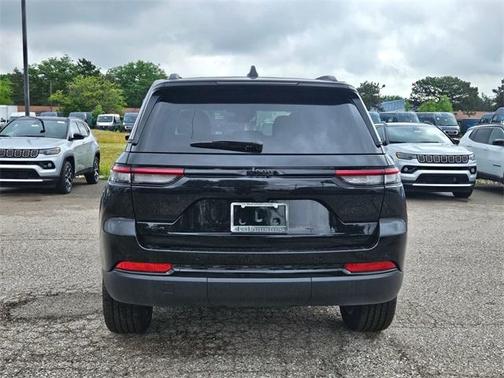 2025 Jeep Grand Cherokee Laredo