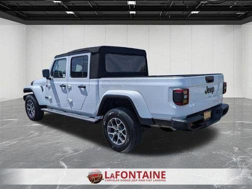 Bright White Clearcoat 2024 Jeep Gladiator Sport