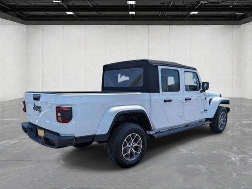 Bright White Clearcoat 2024 Jeep Gladiator Sport