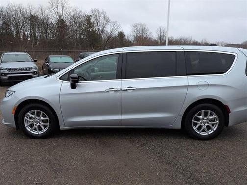 2024 Chrysler Pacifica Touring-L