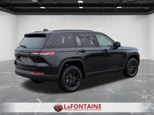 2026 Jeep Grand Cherokee Laredo