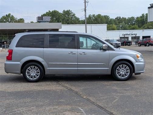 2015 Chrysler Town & Country Touring-L