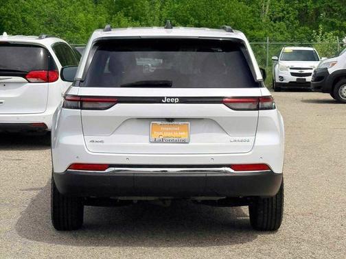 Bright White Clearcoat 2023 Jeep Grand Cherokee Laredo