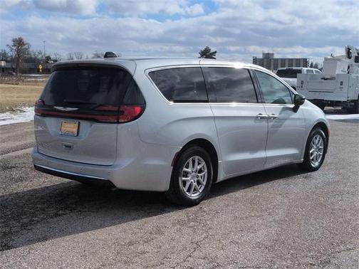 2024 Chrysler Pacifica Touring-L