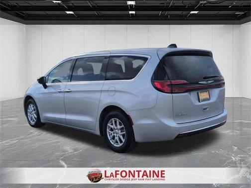 2024 Chrysler Pacifica Touring-L