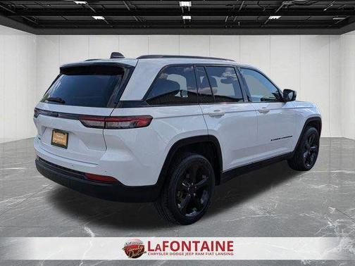 Bright White Clearcoat 2024 Jeep Grand Cherokee Laredo