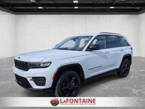 Bright White Clearcoat 2024 Jeep Grand Cherokee Laredo