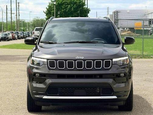 Granite Crystal Clearcoat Metallic 2023 Jeep Compass Limited