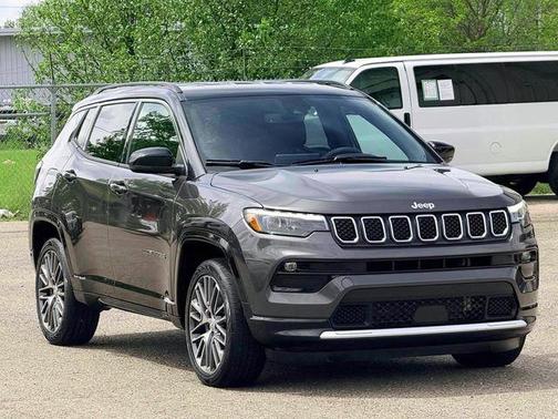 Granite Crystal Clearcoat Metallic 2023 Jeep Compass Limited