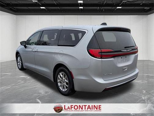 2024 Chrysler Pacifica Touring-L
