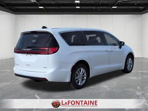 Bright White Clearcoat 2026 Chrysler Pacifica Select