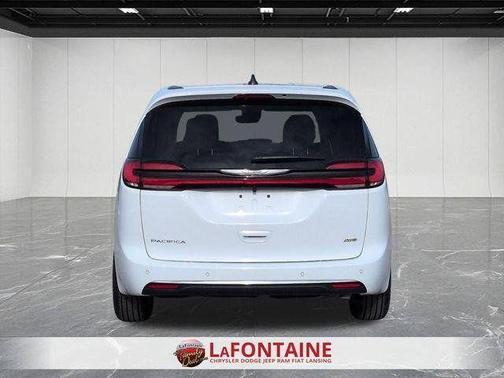 Bright White Clearcoat 2026 Chrysler Pacifica Select