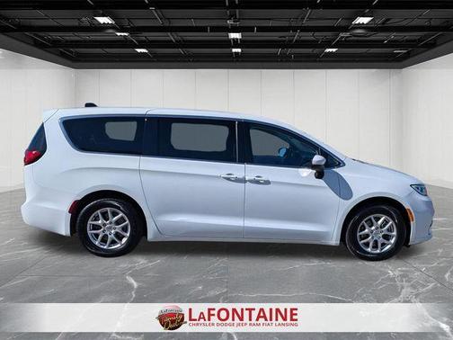 Bright White Clearcoat 2023 Chrysler Pacifica Touring-L