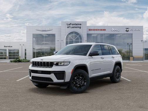 Bright White Clearcoat 2026 Jeep Grand Cherokee Laredo