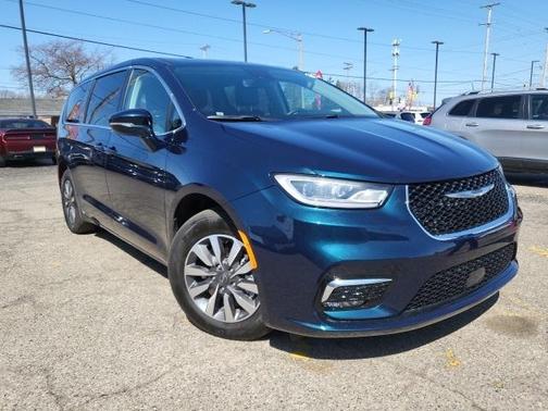 2022 Chrysler Pacifica Hybrid Touring L