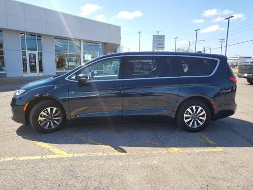 2022 Chrysler Pacifica Hybrid Touring L