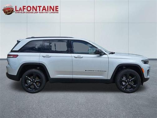 2025 Jeep Grand Cherokee Laredo