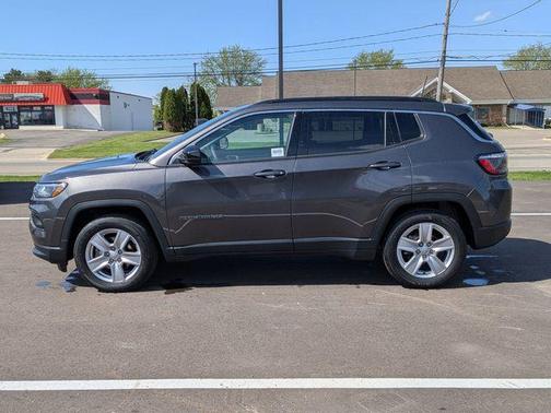 Granite Crystal Clearcoat Metallic 2022 Jeep Compass Latitude