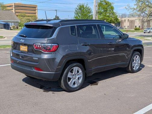 Granite Crystal Clearcoat Metallic 2022 Jeep Compass Latitude