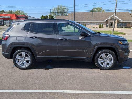 Granite Crystal Clearcoat Metallic 2022 Jeep Compass Latitude