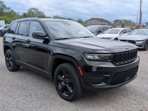 Diamond Black 2023 Jeep Grand Cherokee Altitude